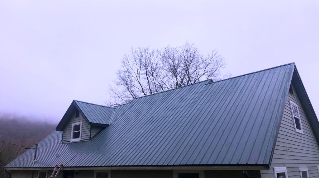 New architectural shingle roof installed on a home in Pulaski, TN